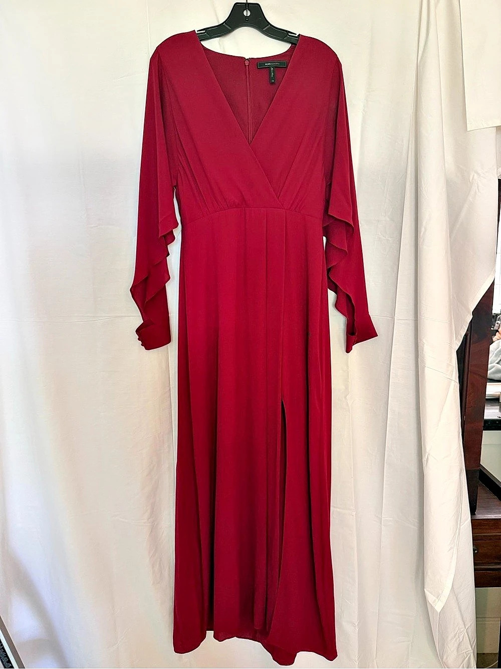 BCBGMAXAZRIA Maxi Ruffle Sleeve Dress in Wine Size 6 Like New